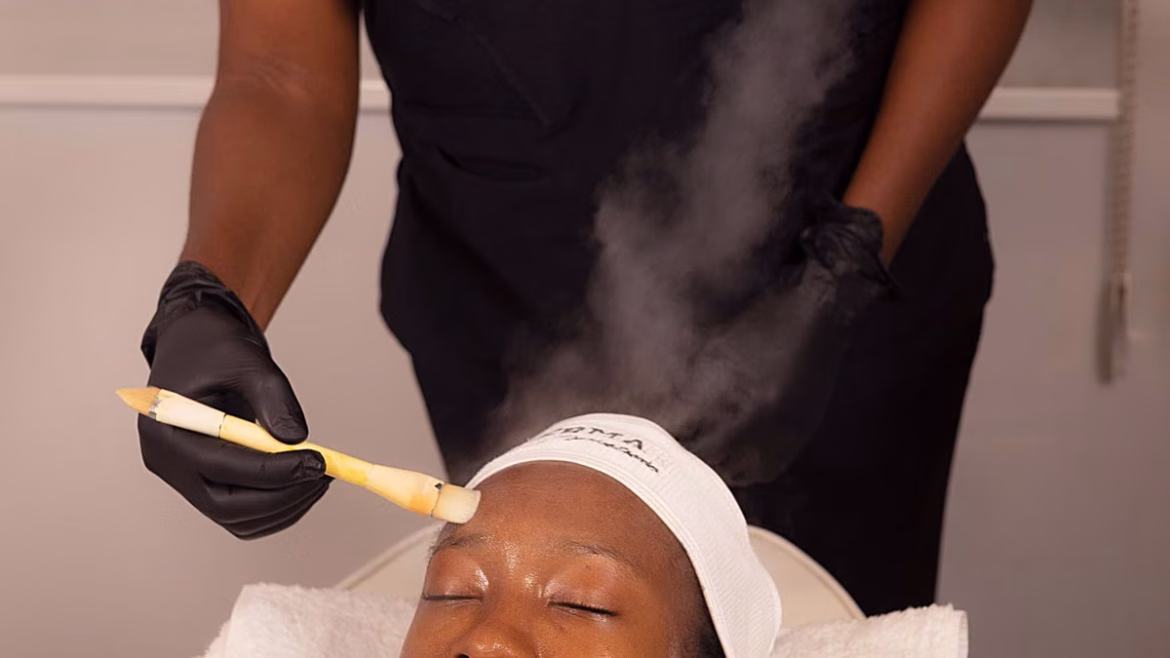 Les bains de vapeur transforment votre peau en 2026