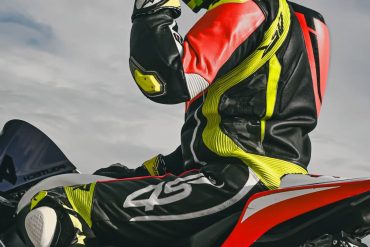 Accessoires indispensables longs trajets moto 2026