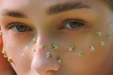 Les tendances du maquillage clean en 2026 : minimalisme et nature